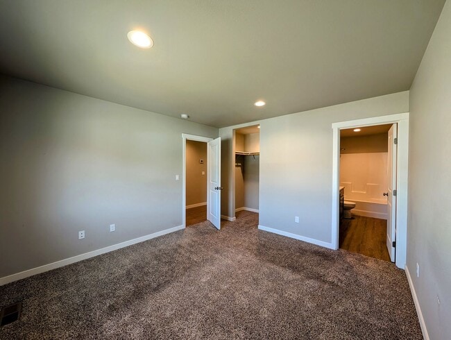 Building Photo - Charming 3-Bed, 2-Bath Home w/ Fenced Yard & W/D!