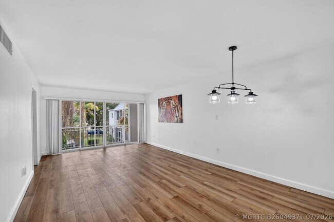 Building Photo - 1505 Crescent Cir