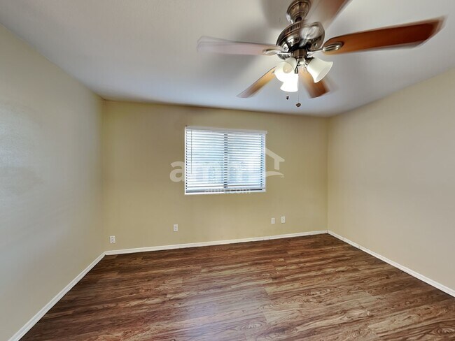 Building Photo - 6449 S Iberia Ave