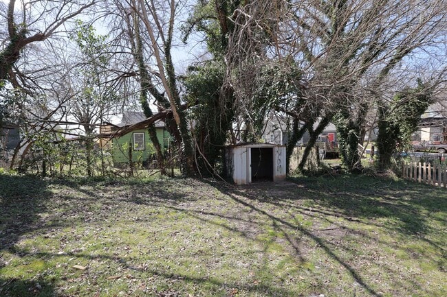 Building Photo - *MOVE IN SPECIAL*-Charming & Fully Updated...