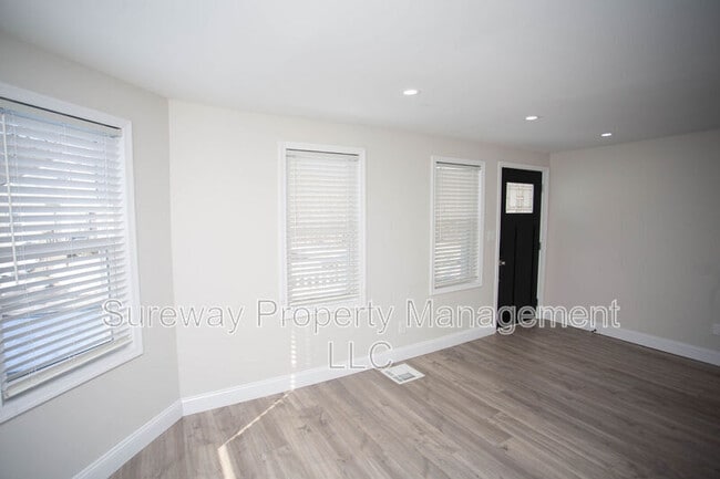 Building Photo - 200 Chestnut St