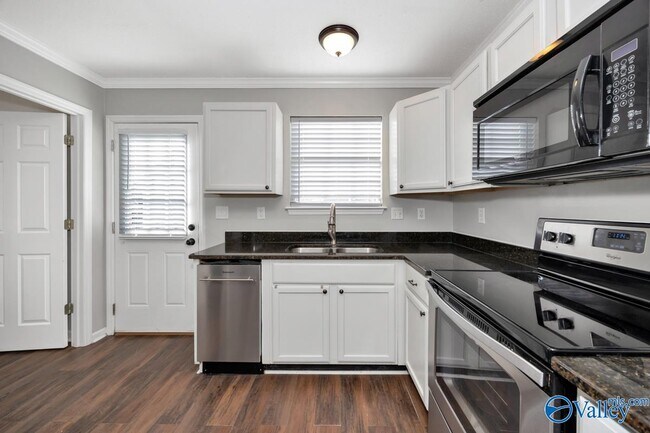 Building Photo - 103 N W Sugar Bluff Ln