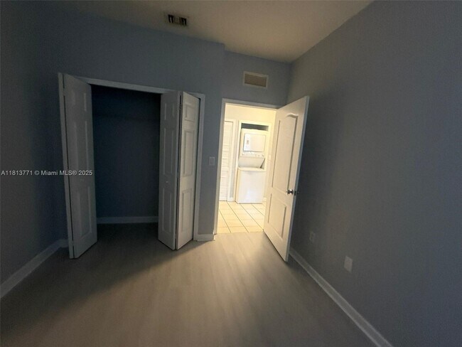 Building Photo - 1656 SE 29th Ct