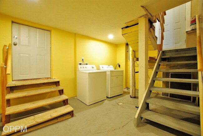 Building Photo - 3 br, 2 bath House - 6703 Lake St