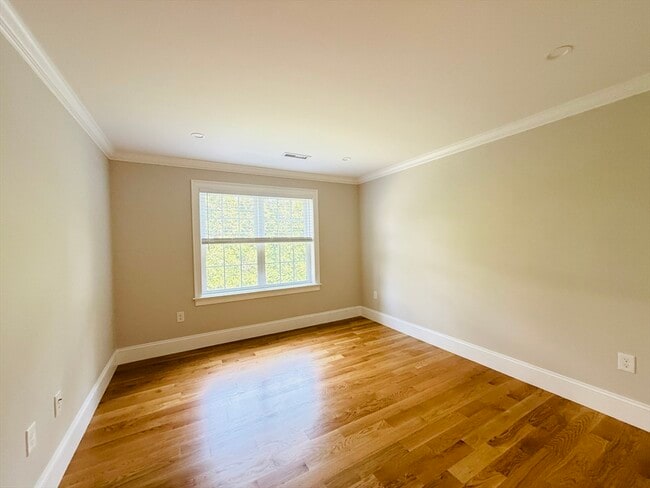 Building Photo - 67 Overbrook Dr