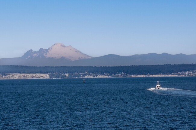 Building Photo - Short Term Lease | 2 Bed, 2 Bath Resort St...