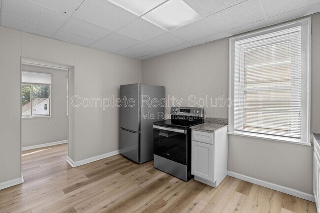 Building Photo - 5300 Bancroft Ave