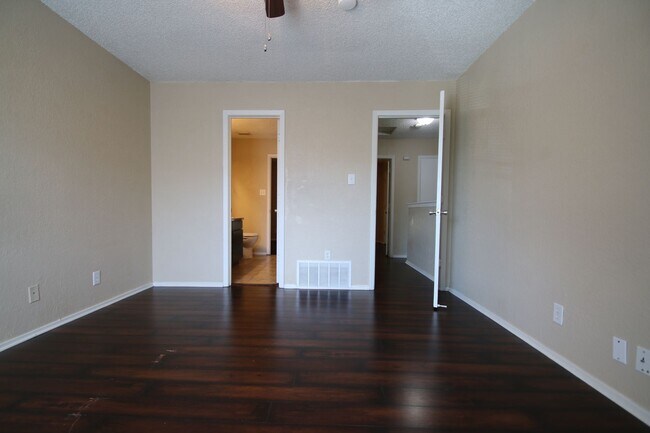 Building Photo - 3732 Bonnie Dr