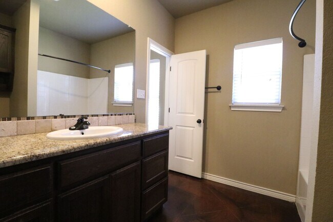 Building Photo - Stoneridge 502