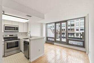 Building Photo - Penn Quarter Condo