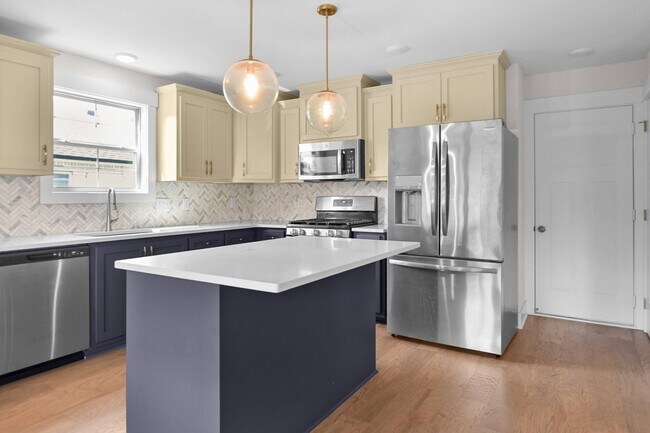 Building Photo - Pet Friendly Three Bedroom with Bonus!