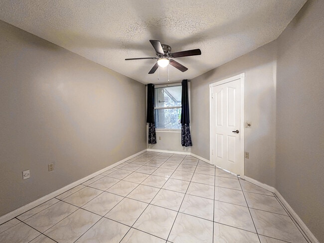 Building Photo - 3662 SW Sunset Trace Cir
