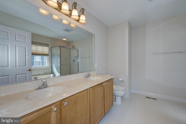 Building Photo - 33 Weaver Dr