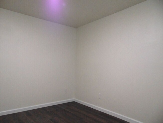 Building Photo - Newly Remodeled 4 Bed 2 Bath Duplex!