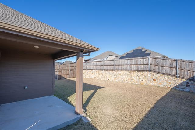 Building Photo - 400 Willow View Way