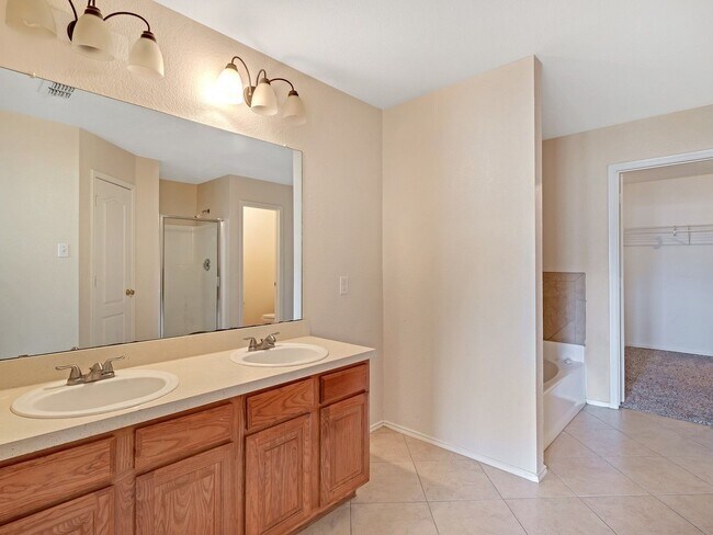 Building Photo - 1029 Magnolia Ln