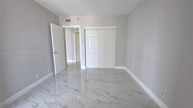 Building Photo - 3610 Yacht Club Dr