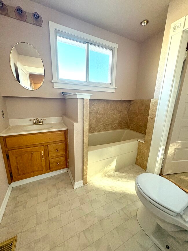 Building Photo - 1465 Central Ave