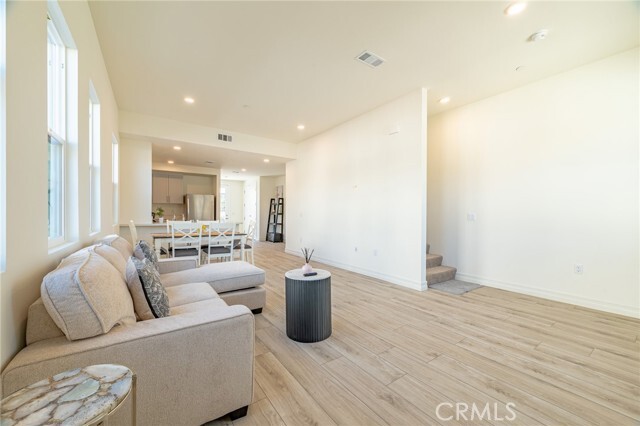 Building Photo - 160 N New Ave