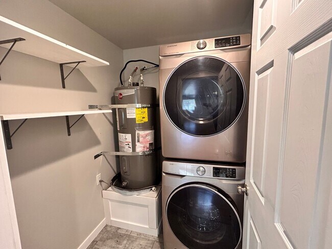 Building Photo - Completely Renovated 4 Bed, 2 Bath Home in Spokane!