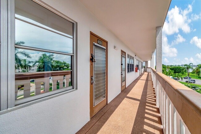 Building Photo - 4050 Cornwall C