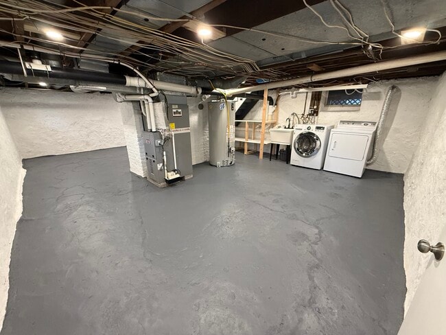 Building Photo - 860 Church St