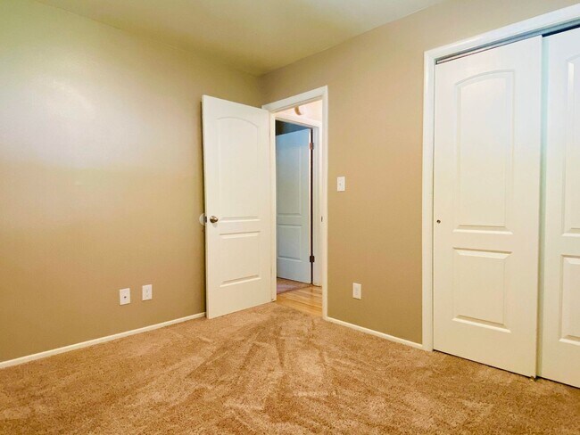Building Photo - 3025 Little Cottonwood Rd