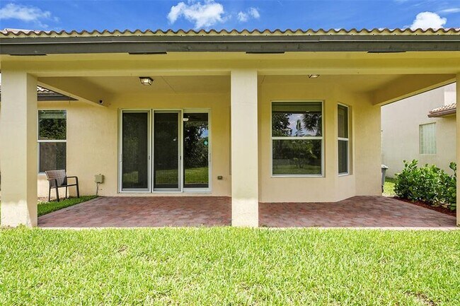 Building Photo - 7162 Prudencia Dr