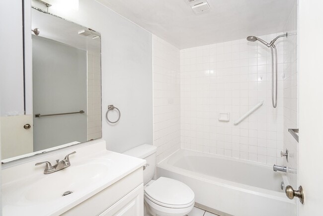 Building Photo - 10 Cristina Ct
