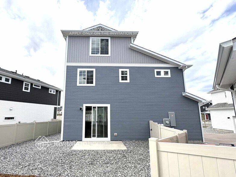 Building Photo - 3369 Streamwood Dr