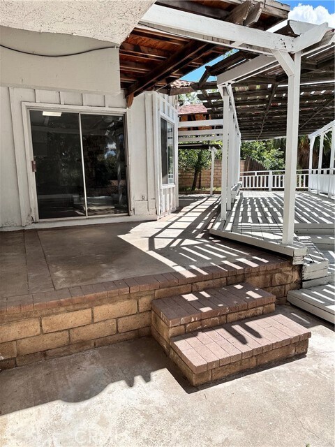 Building Photo - 2415 Mercedes Ave