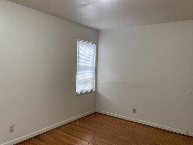 Building Photo - 310 Prather Dr