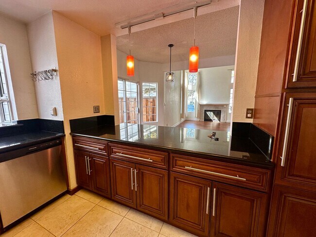 Building Photo - NEWARK GEM! 2 Bedroom 2 bath !