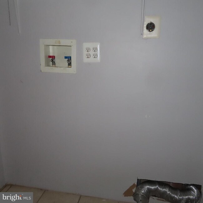 Building Photo - 11601 Buchanan Trail E