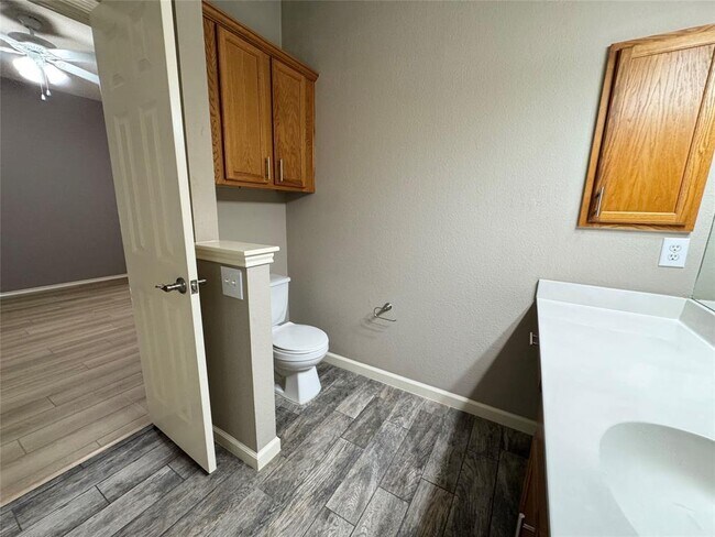Building Photo - 1007 Barclay Dr