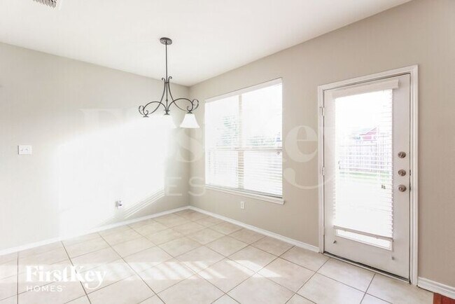 Building Photo - 204 Clydesdale St