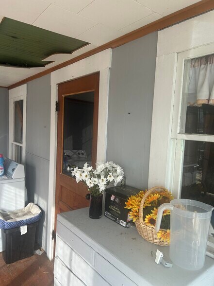 Building Photo - 404 S Thomas St