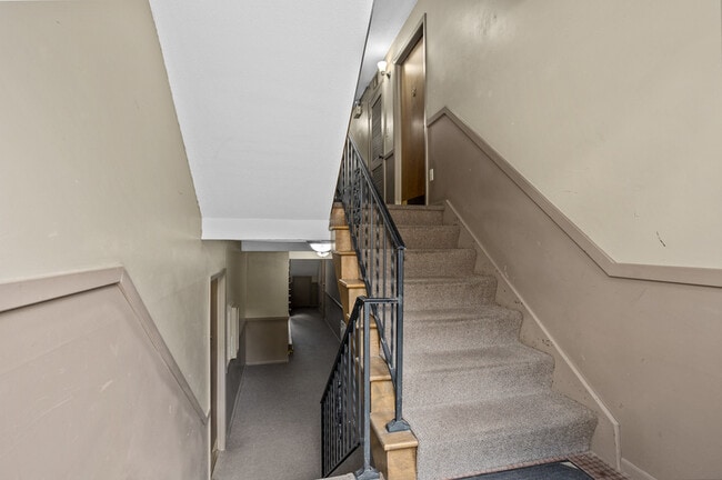 Building Photo - 5605 W 58th St