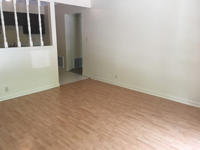 Building Photo - Robinwood Apartments