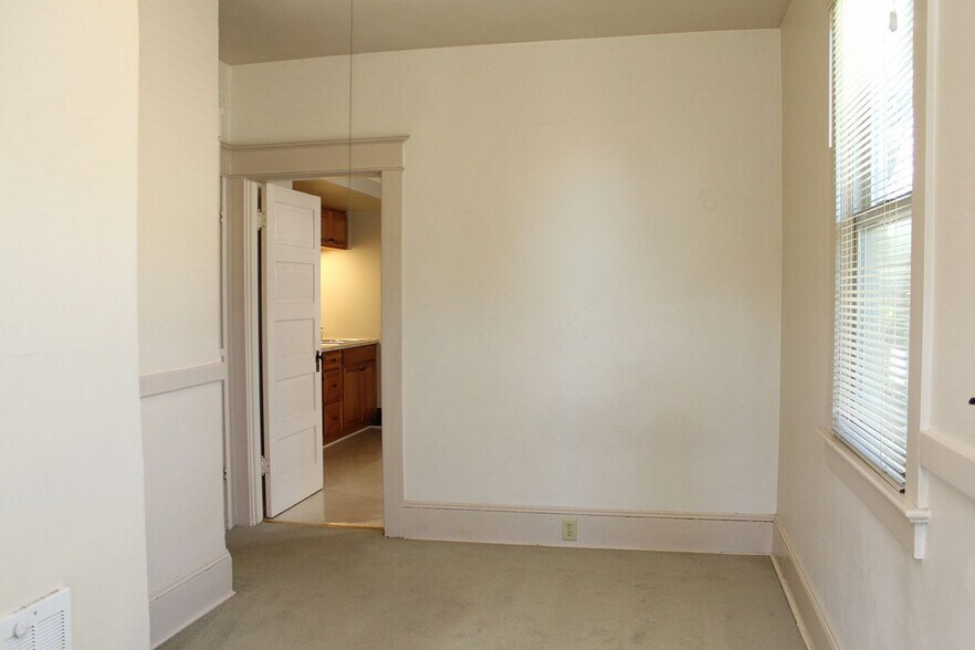 Building Photo - 3628-3634 SE Milwaukie Ave