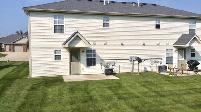 Building Photo - 3410 Zinnia Dr