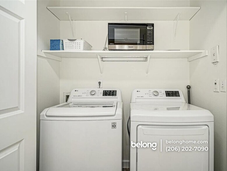 Building Photo - 25025 SE Klahanie Blvd