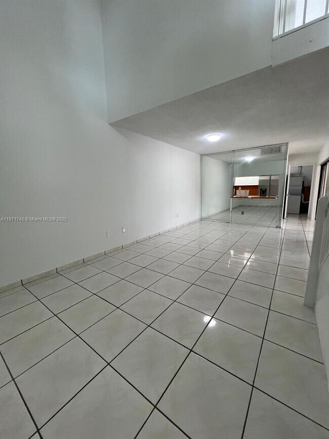 Building Photo - 526 NW 99th Ct