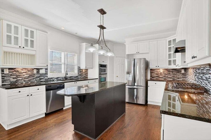 Building Photo - 1200 Cresthaven Ln NW