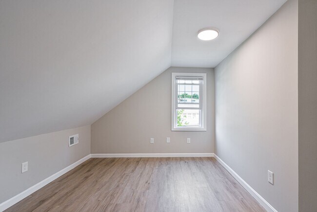 Building Photo - Newly renovated apartment for rent by Providence College / Elmhurst(Available 6/1/2026)