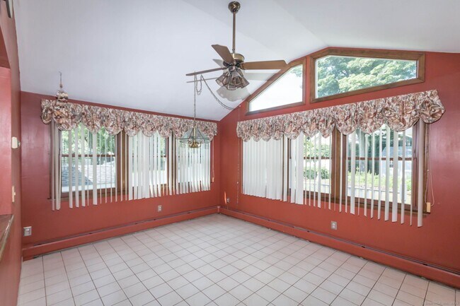 Building Photo - 32 Washburn Dr