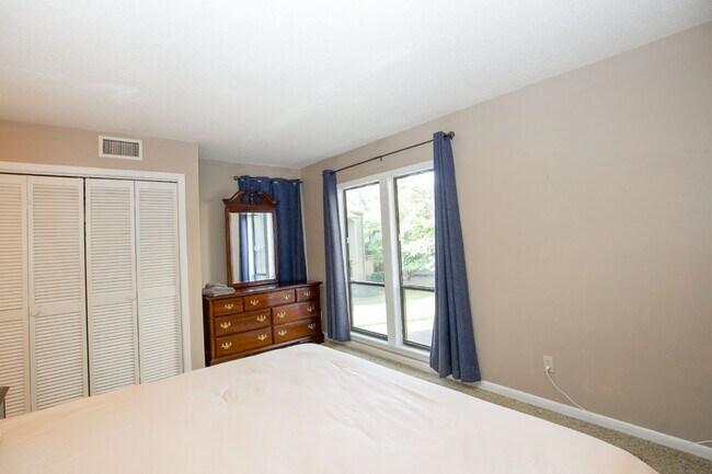 Building Photo - FULLY FURNISHED 2-Bed, 2-Bath Condo in Pin...