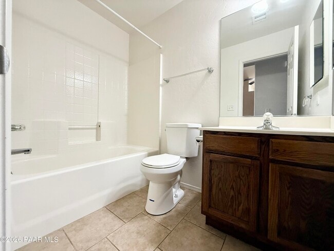 Building Photo - 1460 Loren Dr