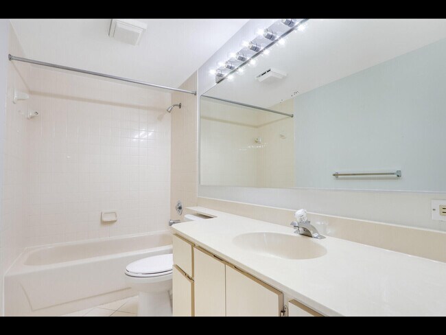 Building Photo - 2734 27th Ct
