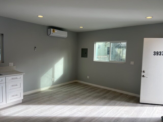 Building Photo - 3937 Denker Ave